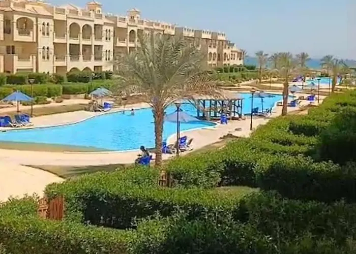 Alpesi faház قريه لاسرينا بالم بيتش بالعين السخنه